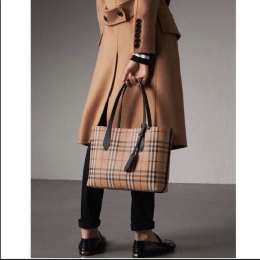 NWT BURBERRY HAYMARKET REVERSIBLE TOTE BAG
